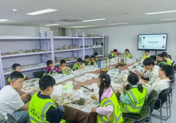 博盈配资 暑期火爆蔚县，千名学生沉浸式学非遗，哪个基地最吸引你？